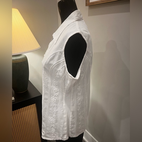 Scully White Floral Embroidered Blouse - Picture 2 of 15